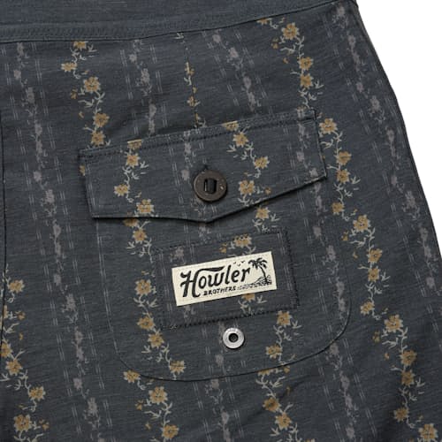 lifestyle image of Bruja Boardshort