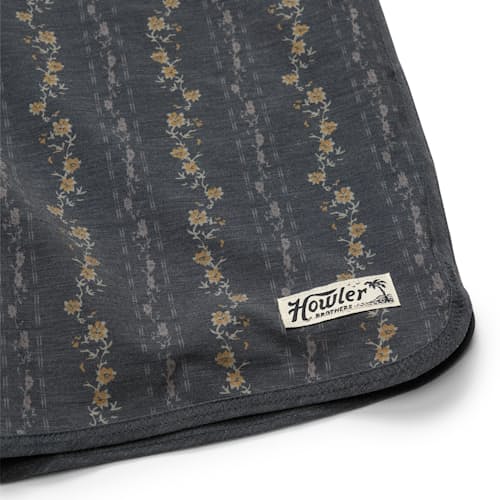 lifestyle image of Bruja Boardshort