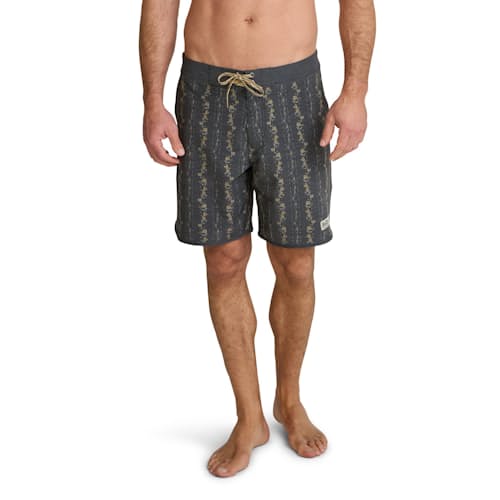 lifestyle image of Bruja Boardshort