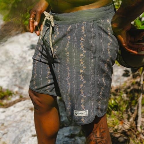 lifestyle image of Bruja Boardshort