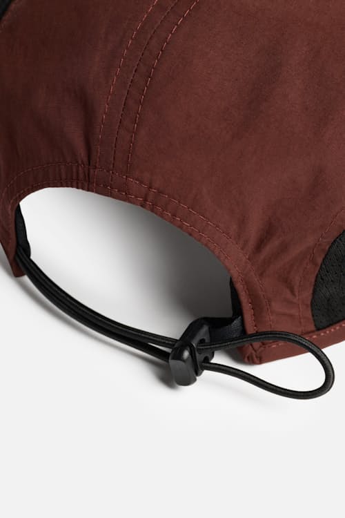 laydown detail image of Performance Panelled Mesh Hat