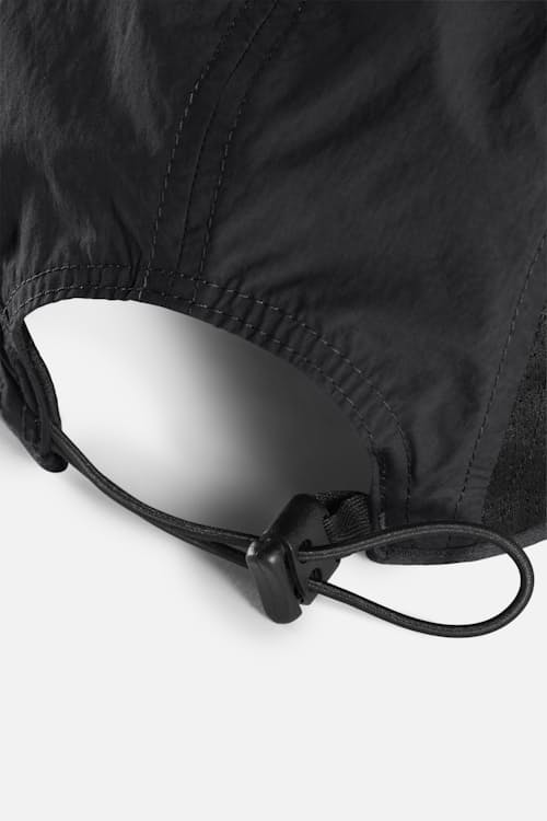 laydown detail image of Performance Panelled Mesh Hat