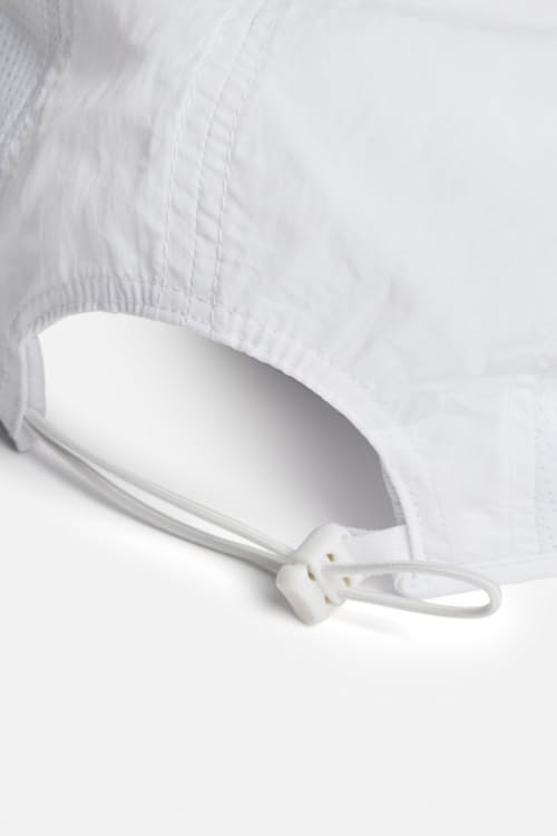 laydown detail image of Performance Panelled Mesh Hat
