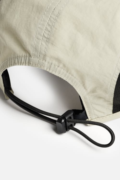 laydown detail image of Performance Panelled Mesh Hat