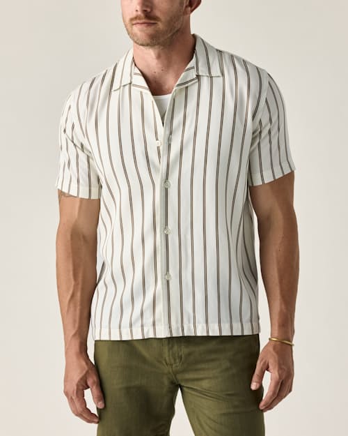 on model image of Tencel Resort Shirt