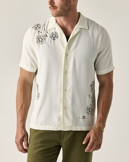 on model image of Tencel Resort Shirt