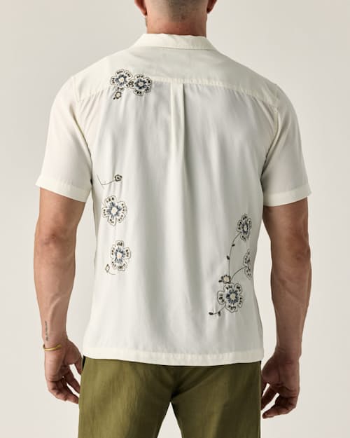 on model image of Tencel Resort Shirt