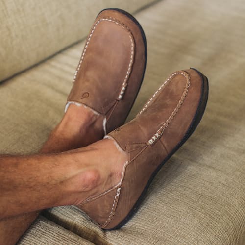 laydown image of Moloa Slipper