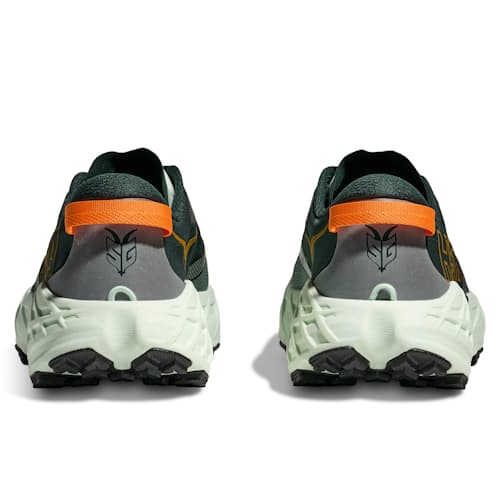 laydown image of Speedgoat 7