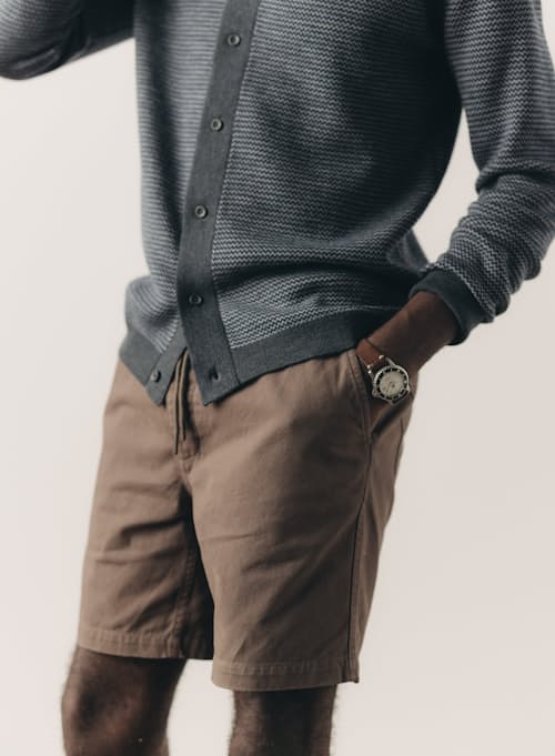 on model image of The Apres Short - 7"