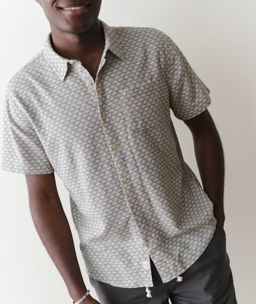on model image of Classic Stretch Selvage Short Sleeve Shirt