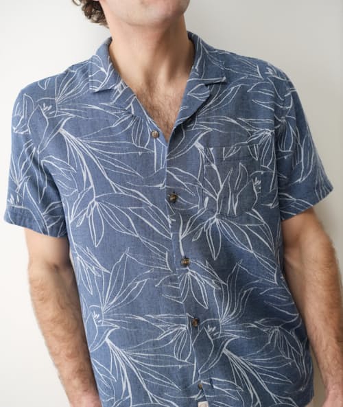 on model image of Jacquard Linen Resort Short Sleeve Shirt