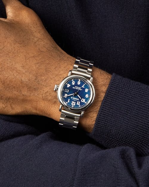 laydown detail image of Runwell 3HD 36mm, MOP Silver Bracelet