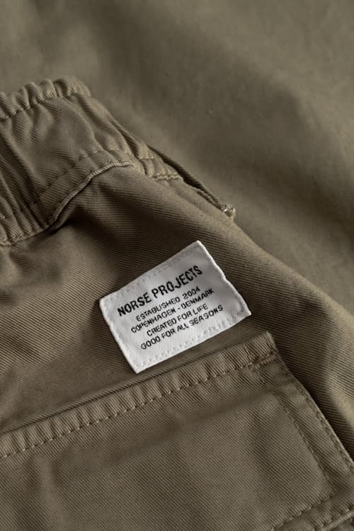 laydown detail image of Kvitfjell Relaxed Cotton Twill Pant