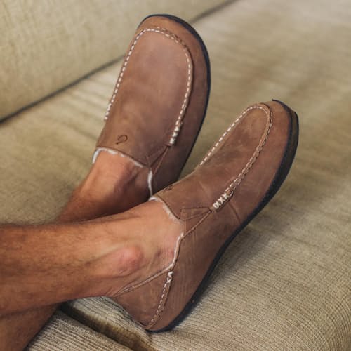 lifestyle image of Moloā Slipper