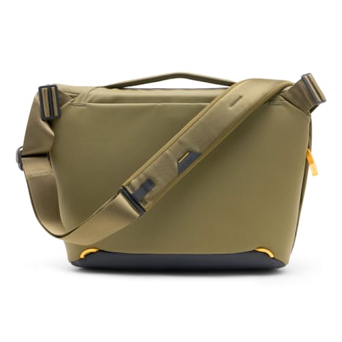 laydown image of Everyday Messenger - 13L
