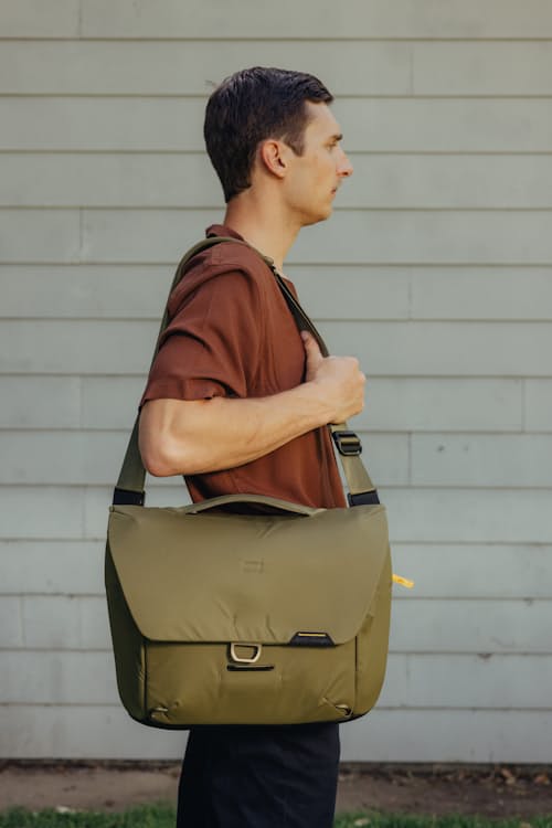 lifestyle image of Everyday Messenger - 13L