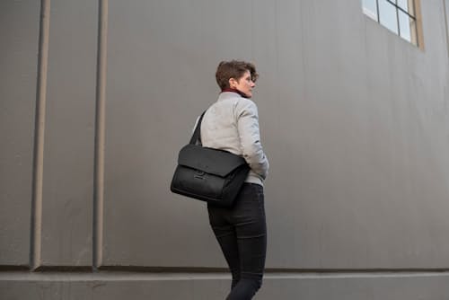 lifestyle image of Everyday Messenger - 13L