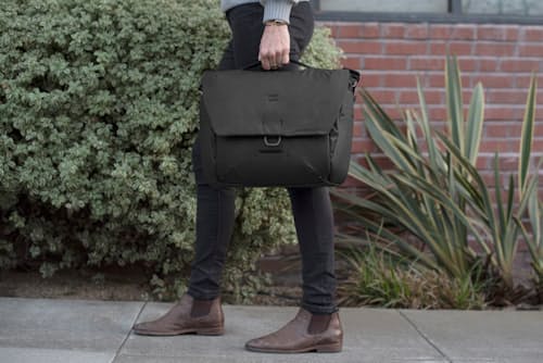 lifestyle image of Everyday Messenger - 13L