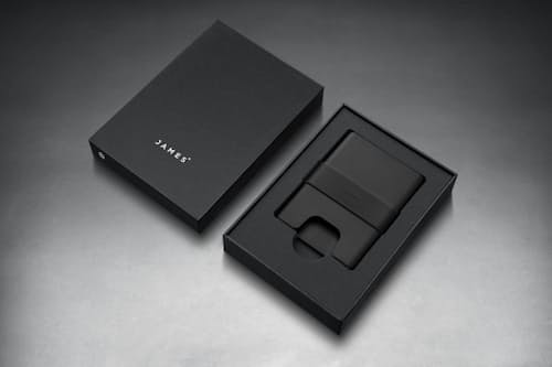 laydown detail image of The Lowe Wallet