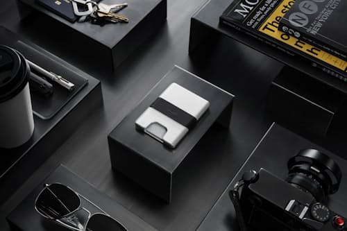 lifestyle image of The Lowe Wallet
