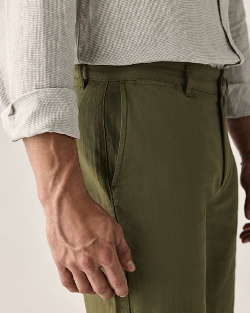 on model image of Cotton Linen Chino Short - 9"