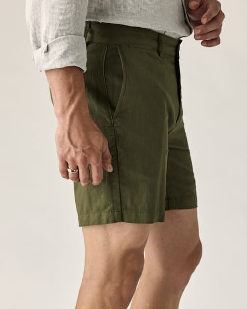 on model image of Cotton Linen Short - 7"