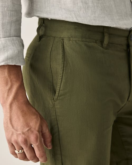 on model image of Cotton Linen Short - 7"