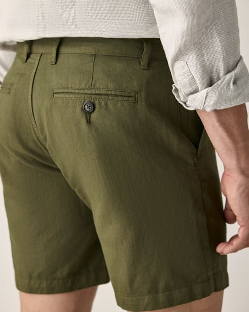 on model image of Cotton Linen Short - 7"