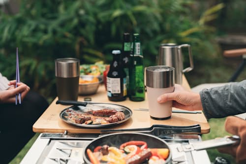 lifestyle image of Shimo Tumbler 470