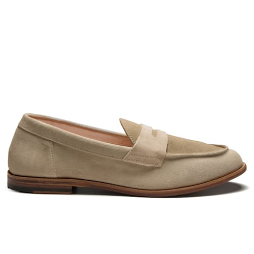 laydown image of Dartflex Loafer