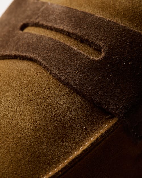 laydown detail image of Dartflex Loafer