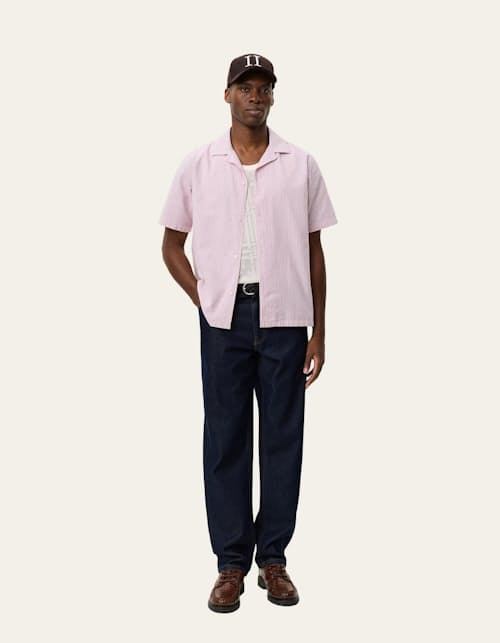 on model image of Lukas Cotton Linen Short Sleeve Shirt