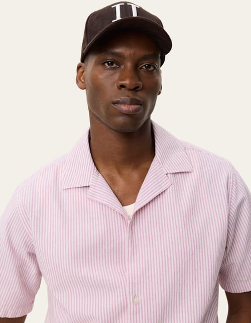 on model image of Lukas Cotton Linen Short Sleeve Shirt