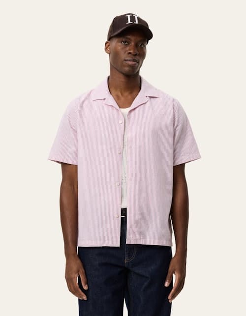 on model image of Lukas Cotton Linen Short Sleeve Shirt