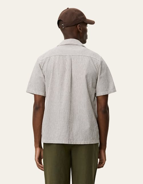 on model image of Lukas Cotton Linen Short Sleeve Shirt