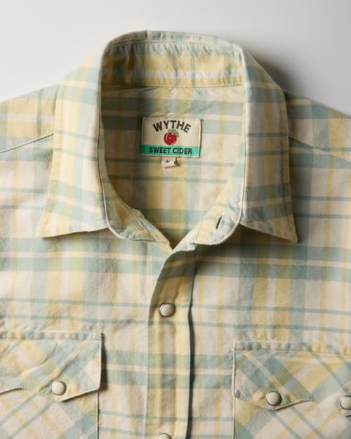 laydown detail image of Sawtooth Pearlsnap Oxford Shirt