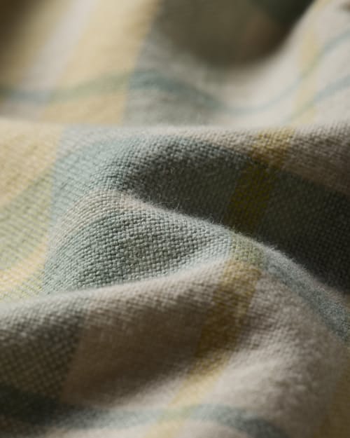 laydown detail image of Sawtooth Pearlsnap Oxford Shirt