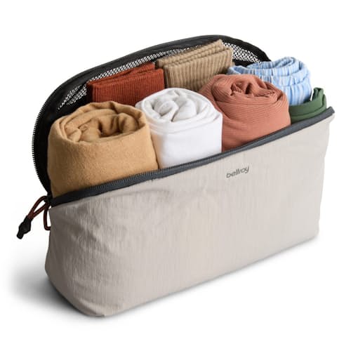 laydown image of Lite Packing Cube 4L
