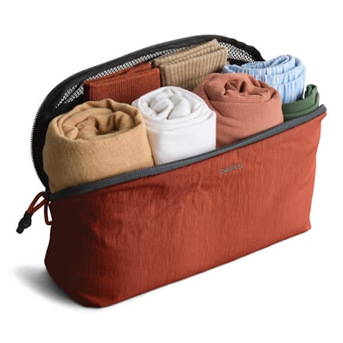 laydown image of Lite Packing Cube 4L