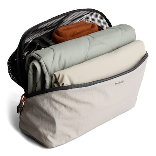 laydown image of Lite Packing Cube 6L