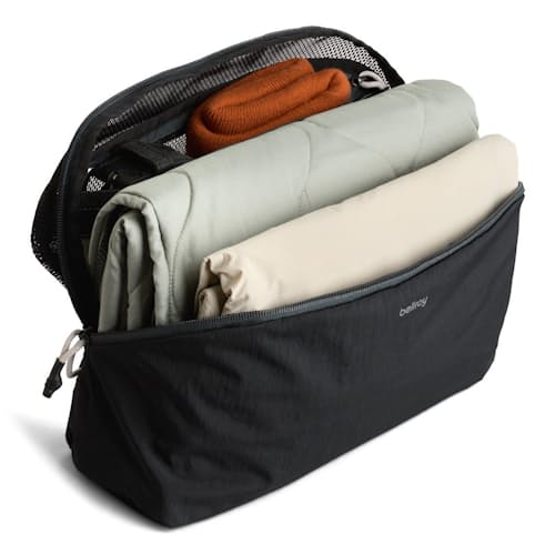 laydown image of Lite Packing Cube 6L