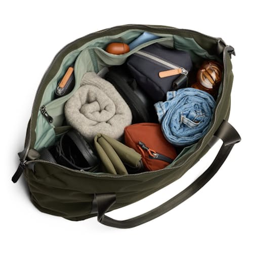 laydown image of Classic Getaway Bag