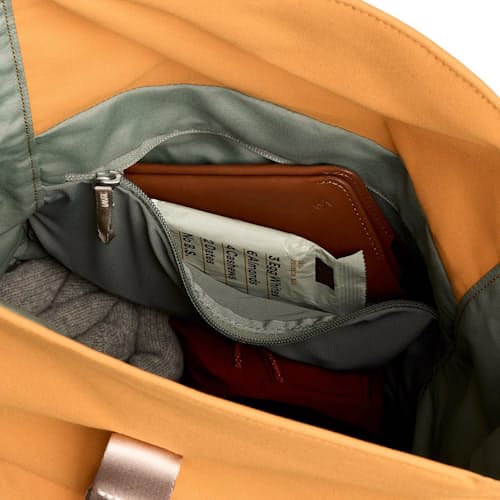 laydown detail image of Classic Rolltop
