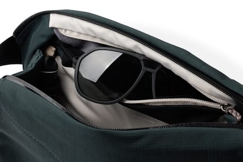 laydown detail image of Venture Ready Sling 6L