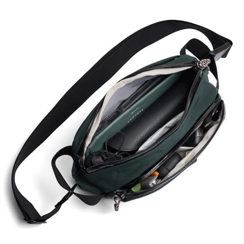 laydown image of Venture Sling 2.5L