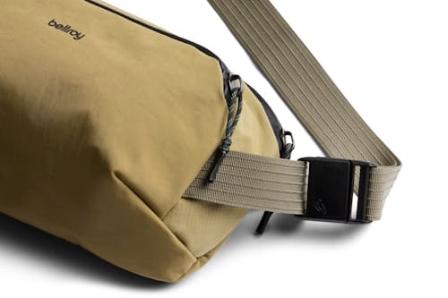laydown detail image of Venture Sling 2.5L