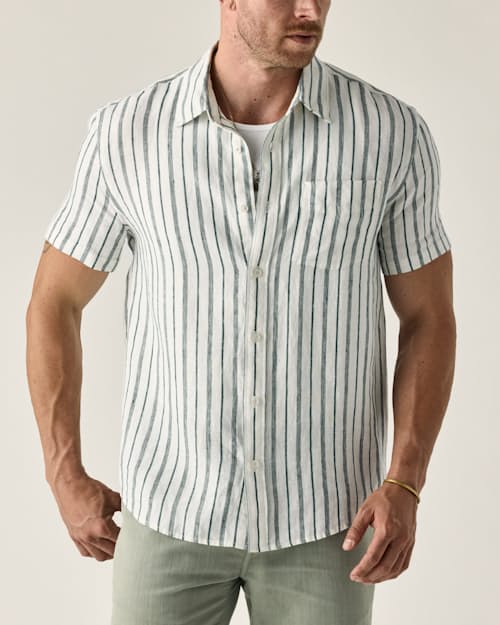 on model image of Short Sleeve Isles Linen Shirt