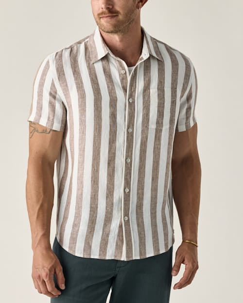 on model image of Short Sleeve Isles Linen Shirt
