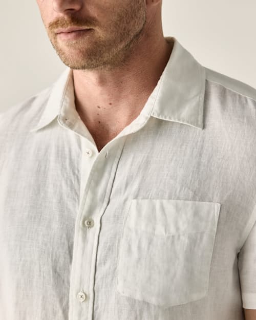 on model image of Short Sleeve Isles Linen Shirt